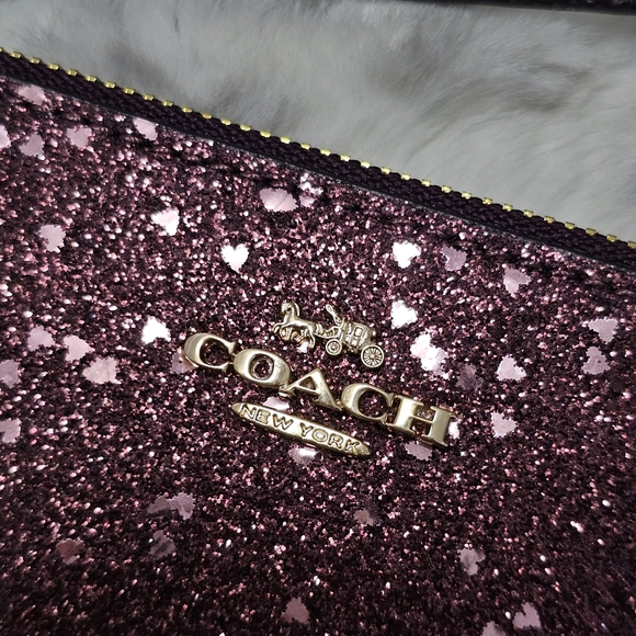 Coach Heart Glitter Small Wristlet - Picture 4 of 13